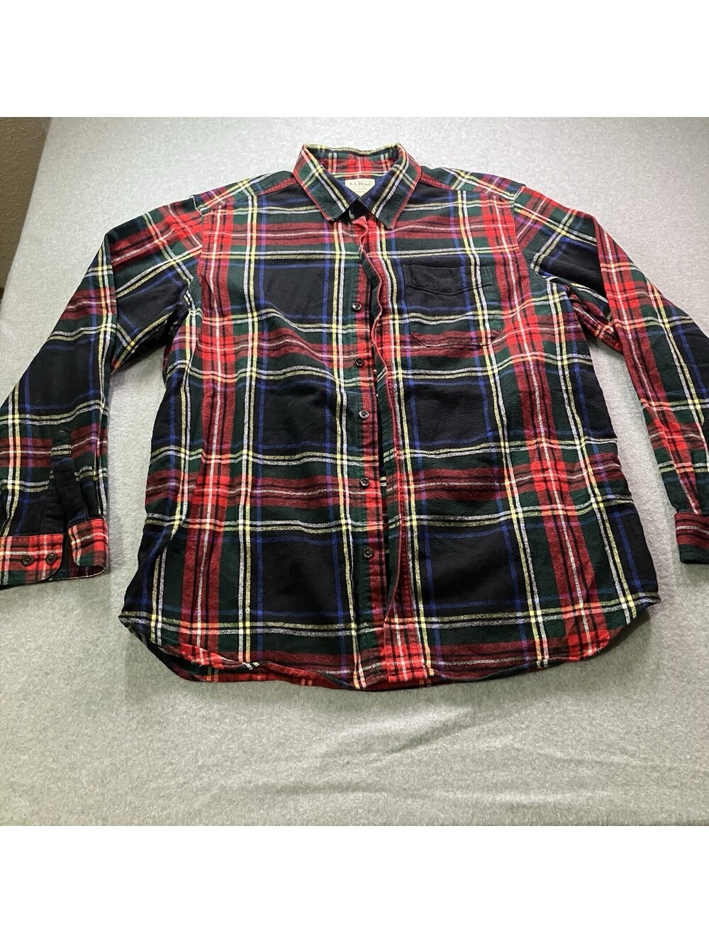 LL Bean Mens Large Plaid Flannel Button Up Traditional Fit Long Sleeve Red/Black